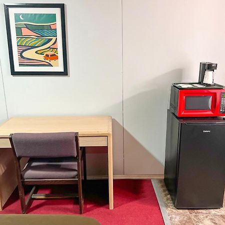 Oyo Hotel Colby, Ks Екстериор снимка