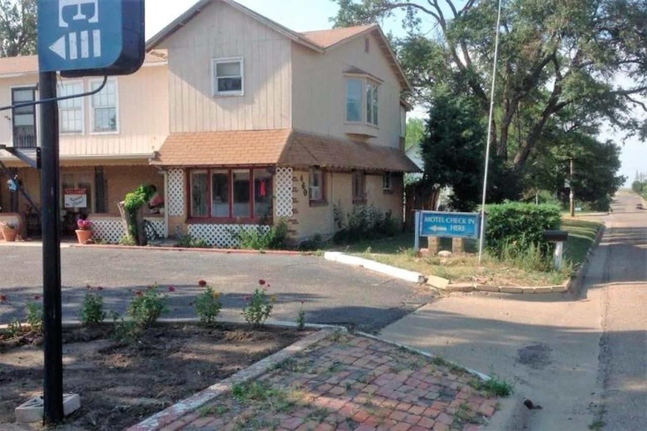 Oyo Hotel Colby, Ks Екстериор снимка