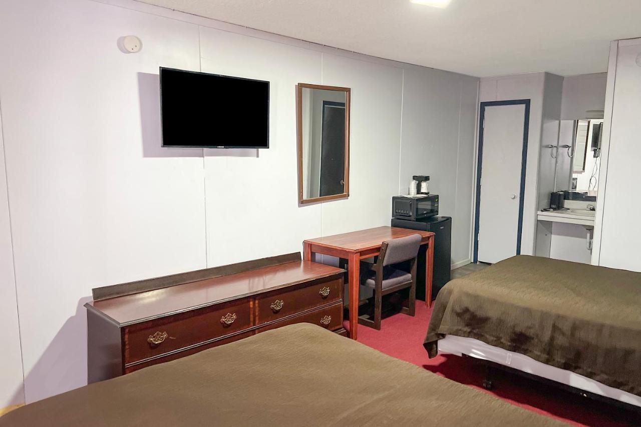 Oyo Hotel Colby, Ks Екстериор снимка