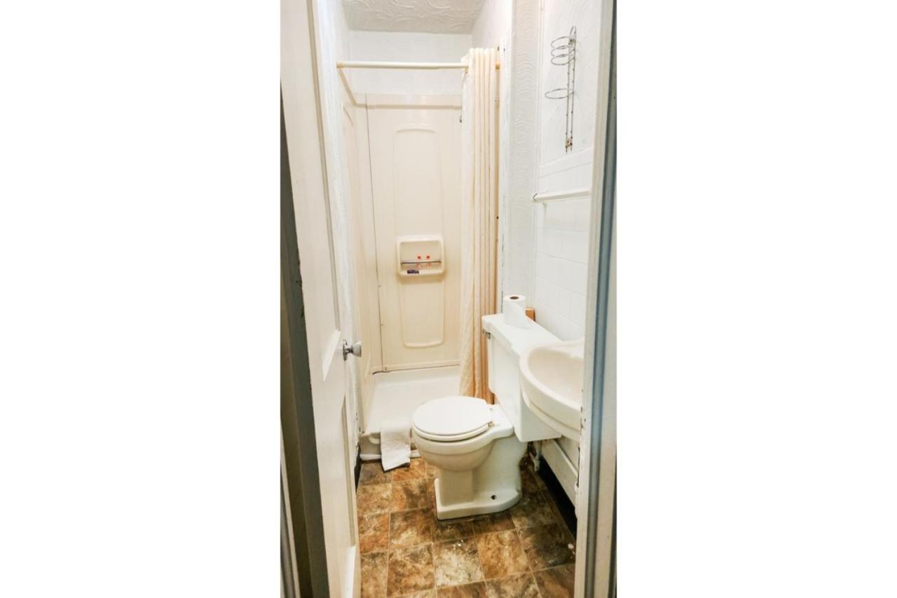 Oyo Hotel Colby, Ks Екстериор снимка
