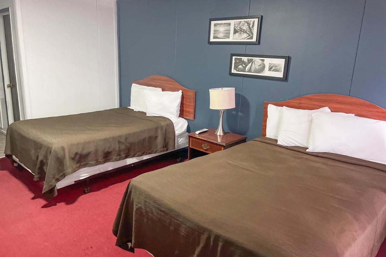 Oyo Hotel Colby, Ks Екстериор снимка